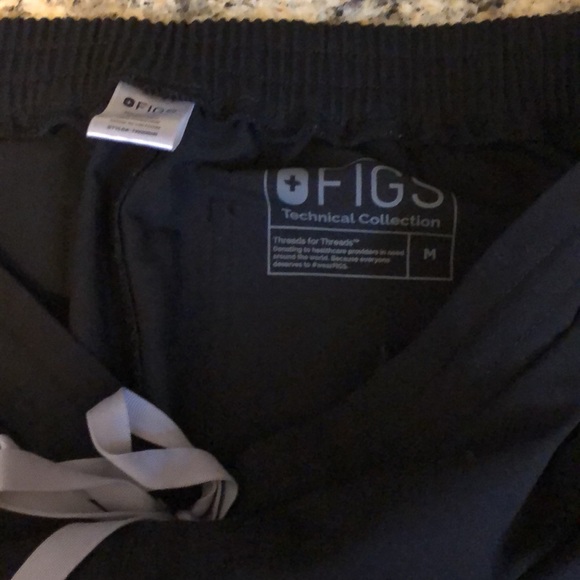 Black yola fig scrub bottoms - Picture 2 of 2